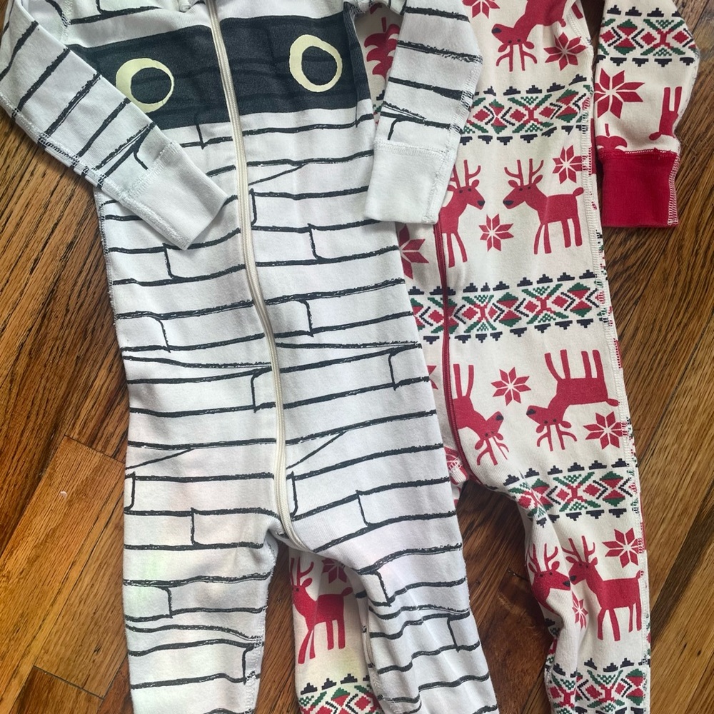 Hanna Andersson Holiday PJs 12-18 mo